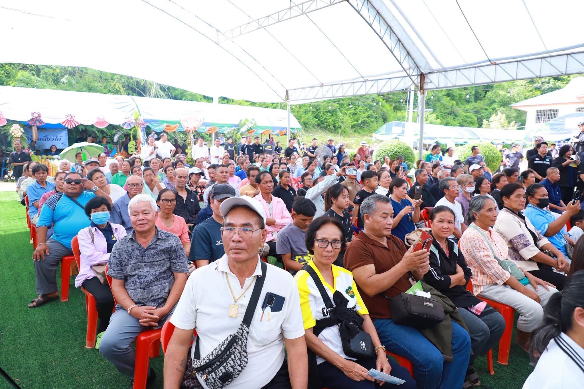 title - รมว.กษ. นำทีมลงพื้นที่ตรวจราชการ พร้อมมอบโฉนดเพื่อการเกษตร ส.ป.ก.เลย กว่า 6 พันไร่